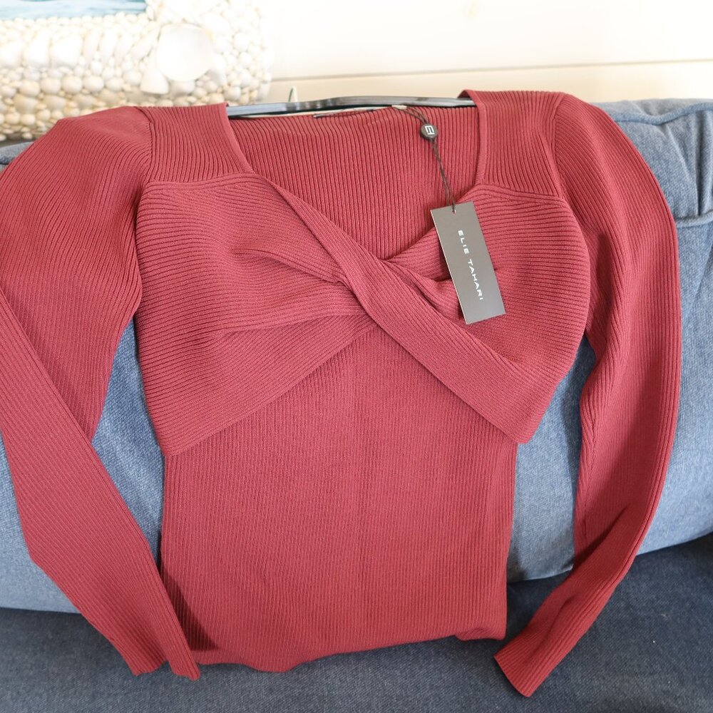NWT Elie Tahari from Saks Form fitting sweater szM